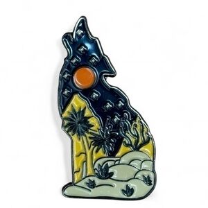 Howling Desert Wolf Pin Metal Enamel Lapel Pin
